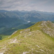 Pe creastă, Retezatul în planul doi / Creasta Oslei, Oslea, Muntii Valcan, Gorj, Hunedoara